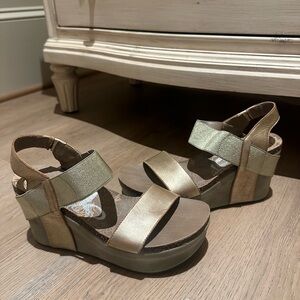 OTBT Gold and Tan Wedge Sandals